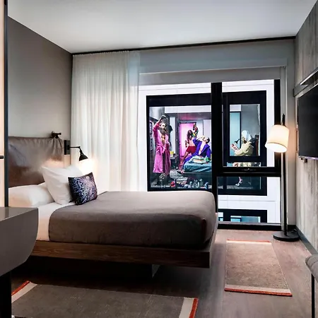 Moxy Chicago Downtown Hotel