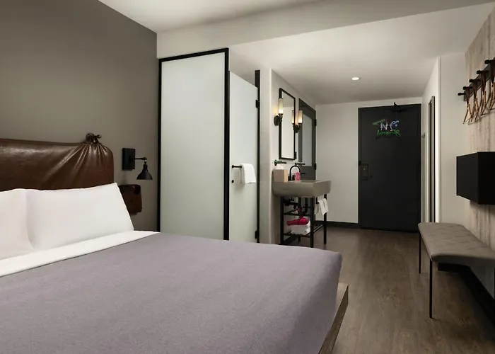 Moxy Downtown 3* Chicago