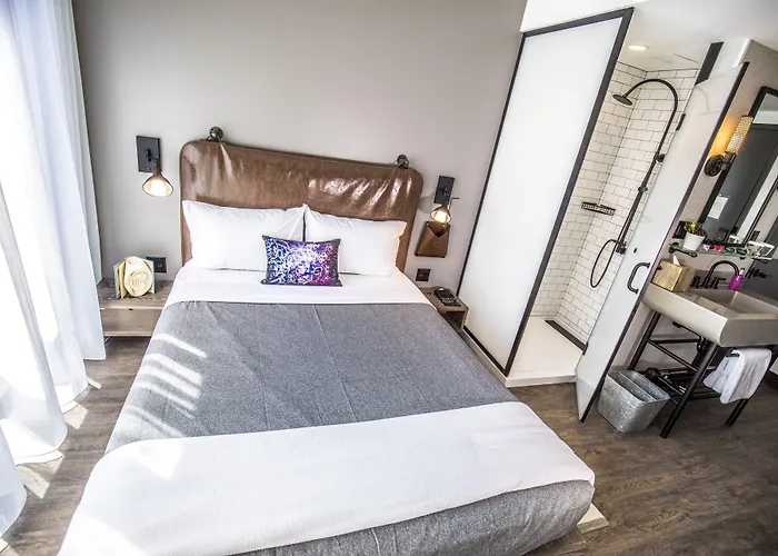Hotel Moxy Downtown 3*