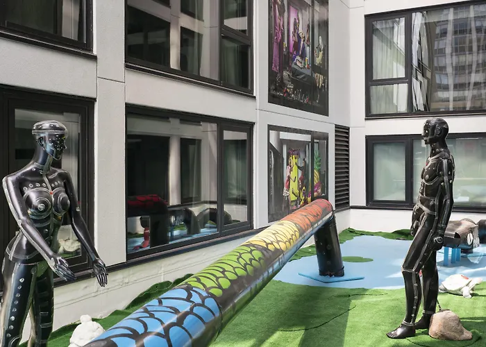 Moxy Downtown Hotel Chicago