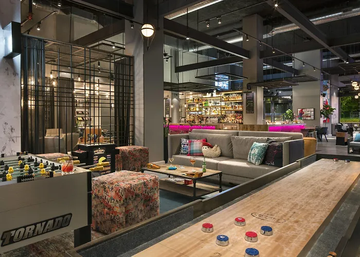 Hotel Moxy Downtown Chicago