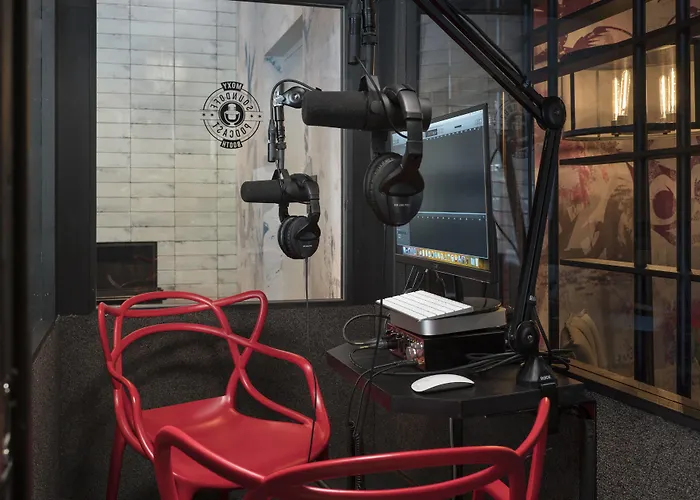 Moxy Downtown Hotel