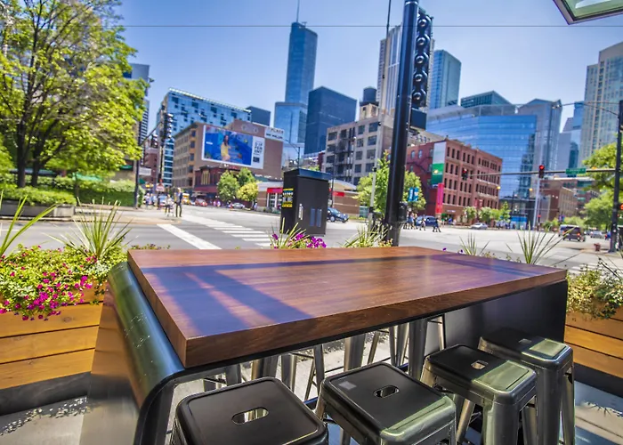 Moxy Downtown 3*