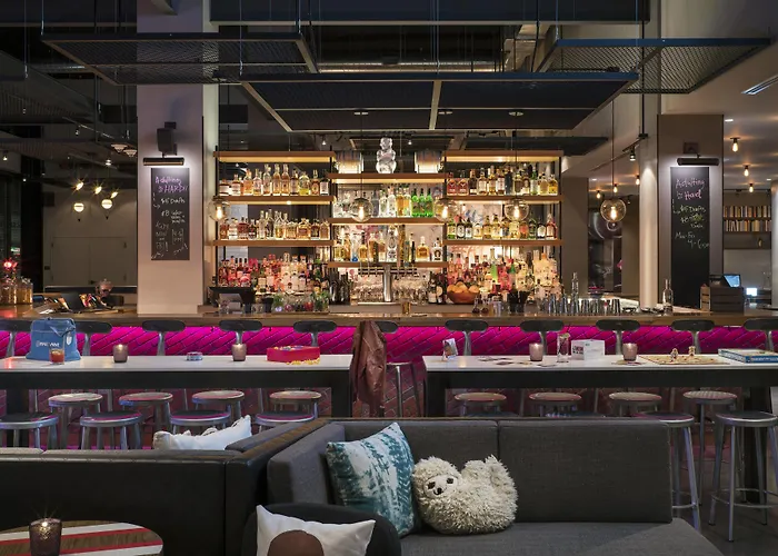 Hotel Moxy Downtown 3*