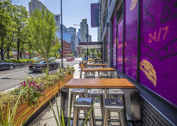 Hotel Moxy Downtown Chicago