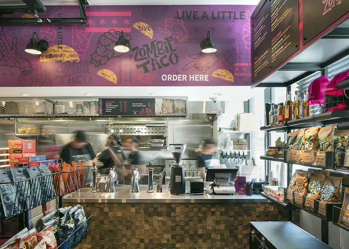 Hotel Moxy Downtown 3*