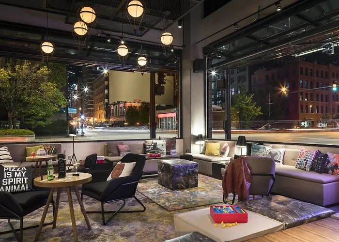 Hotel Moxy Downtown 3*