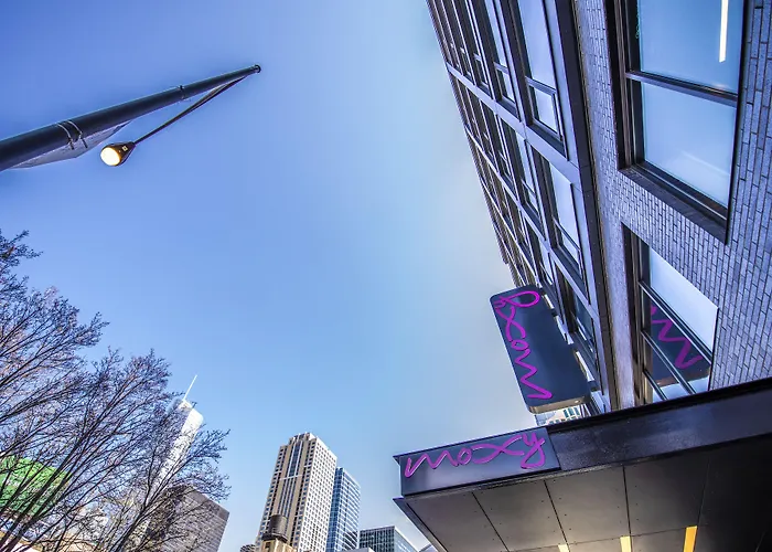 Hotel Moxy Downtown Chicago