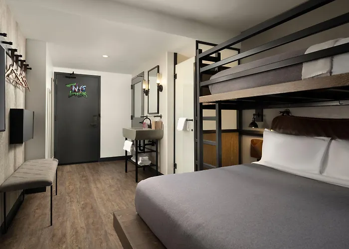 Moxy Downtown