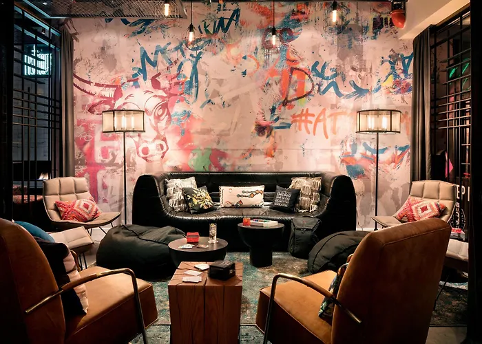 Moxy Downtown Hotel 3*