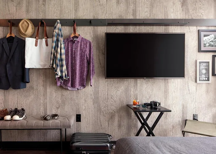 Moxy Downtown 3*