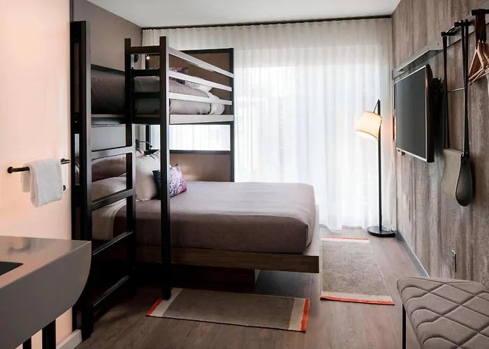 Moxy Downtown 3* Chicago