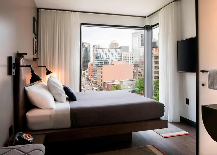 Moxy Downtown Hotel